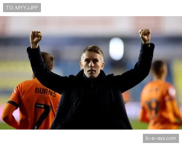 伊普斯维奇主教练麦肯纳:球队备战新赛季,目标争取重返顶级联赛 伊普斯维奇主教练麦肯纳:球队备战新赛季,目标争取重返顶级联赛